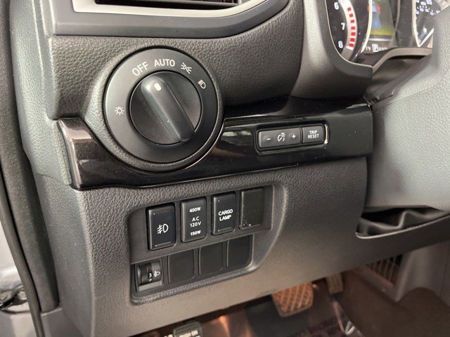 Used 2018 Nissan Titan SL w/ Midnight Edition RWD image 26