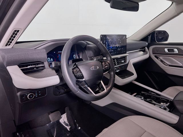 Used 2025 Ford Explorer Platinum w/ Ultimate Package image 11