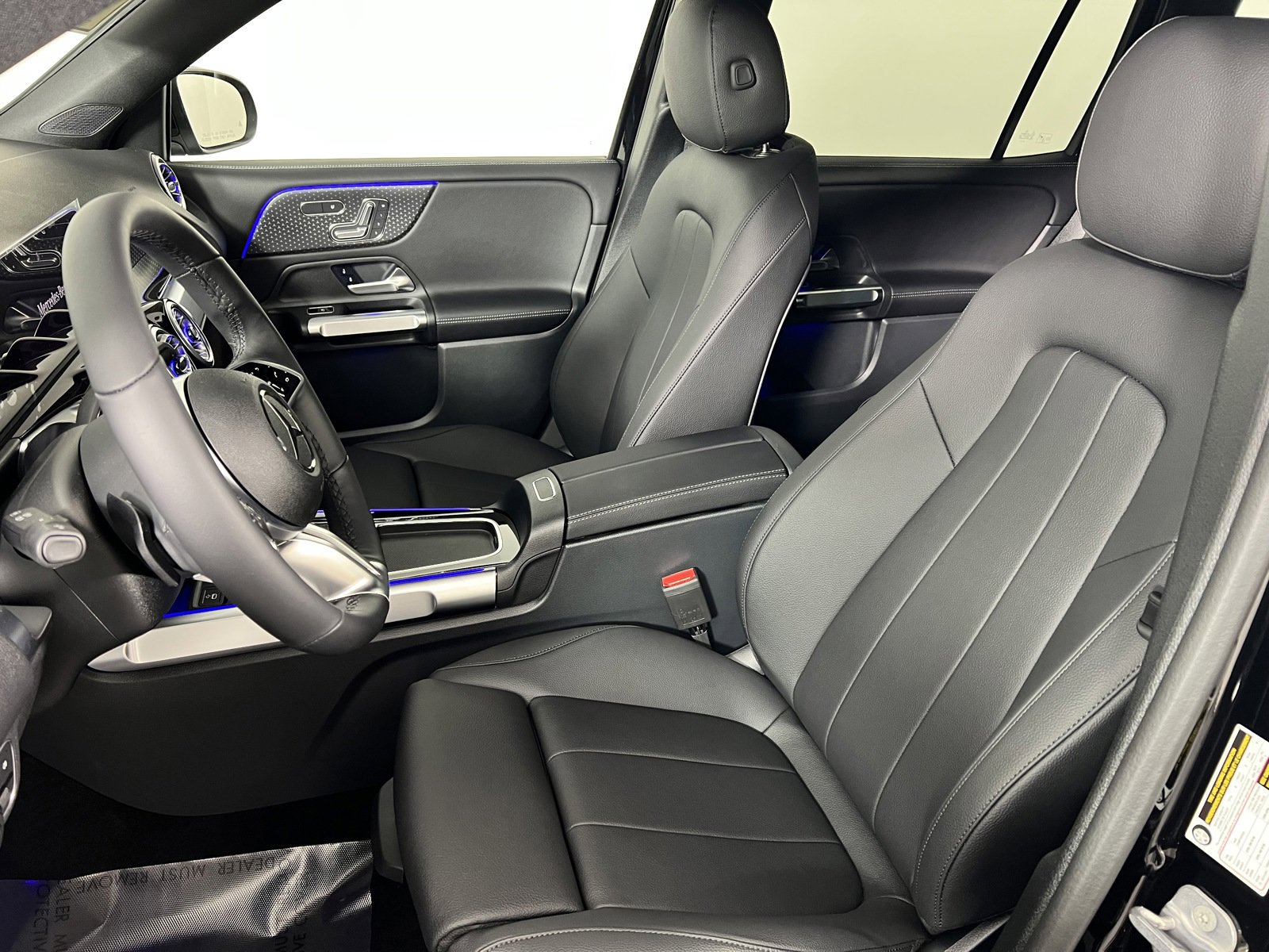 Used 2025 Mercedes-Benz GLB 250 image 4