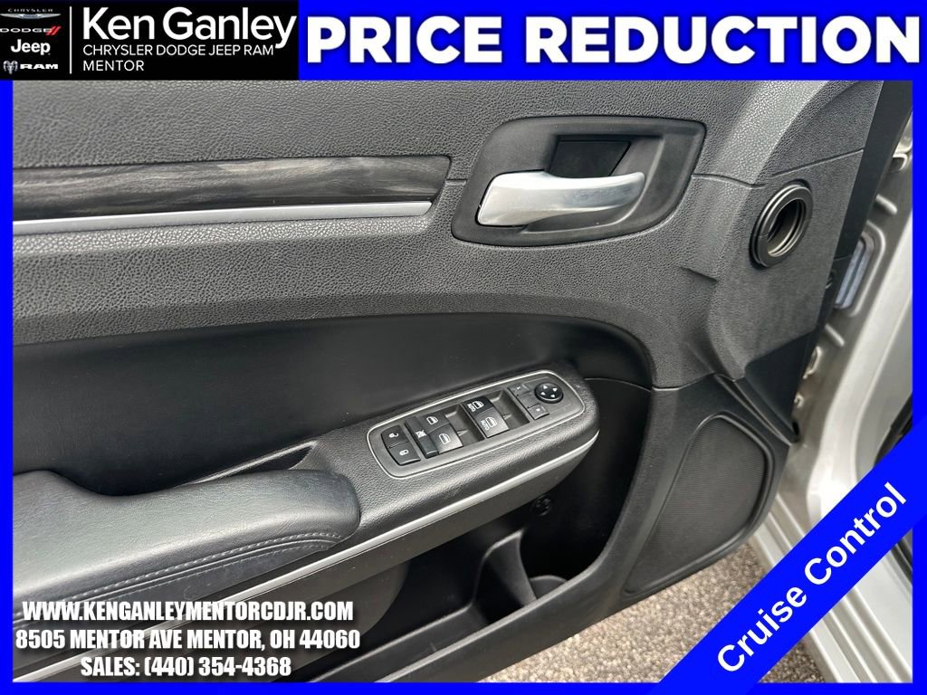 Used 2019 Chrysler 300 Touring w/ Driver Convenience Group image 11