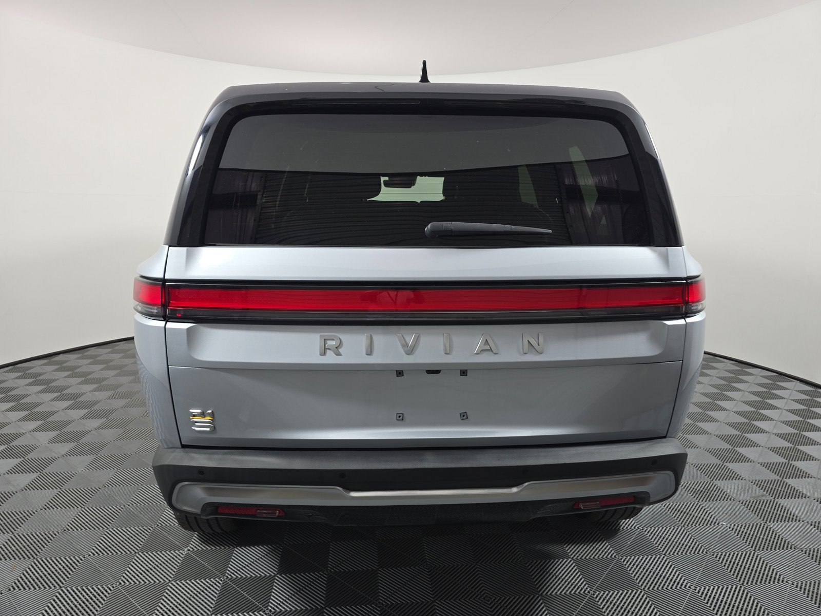 Used 2023 Rivian R1S Adventure AWD/4WD image 4