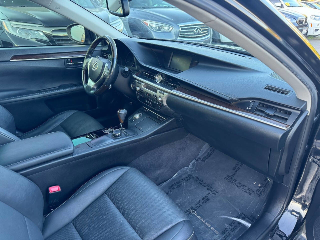 Used 2014 Lexus ES 350 w/ Premium Package image 16