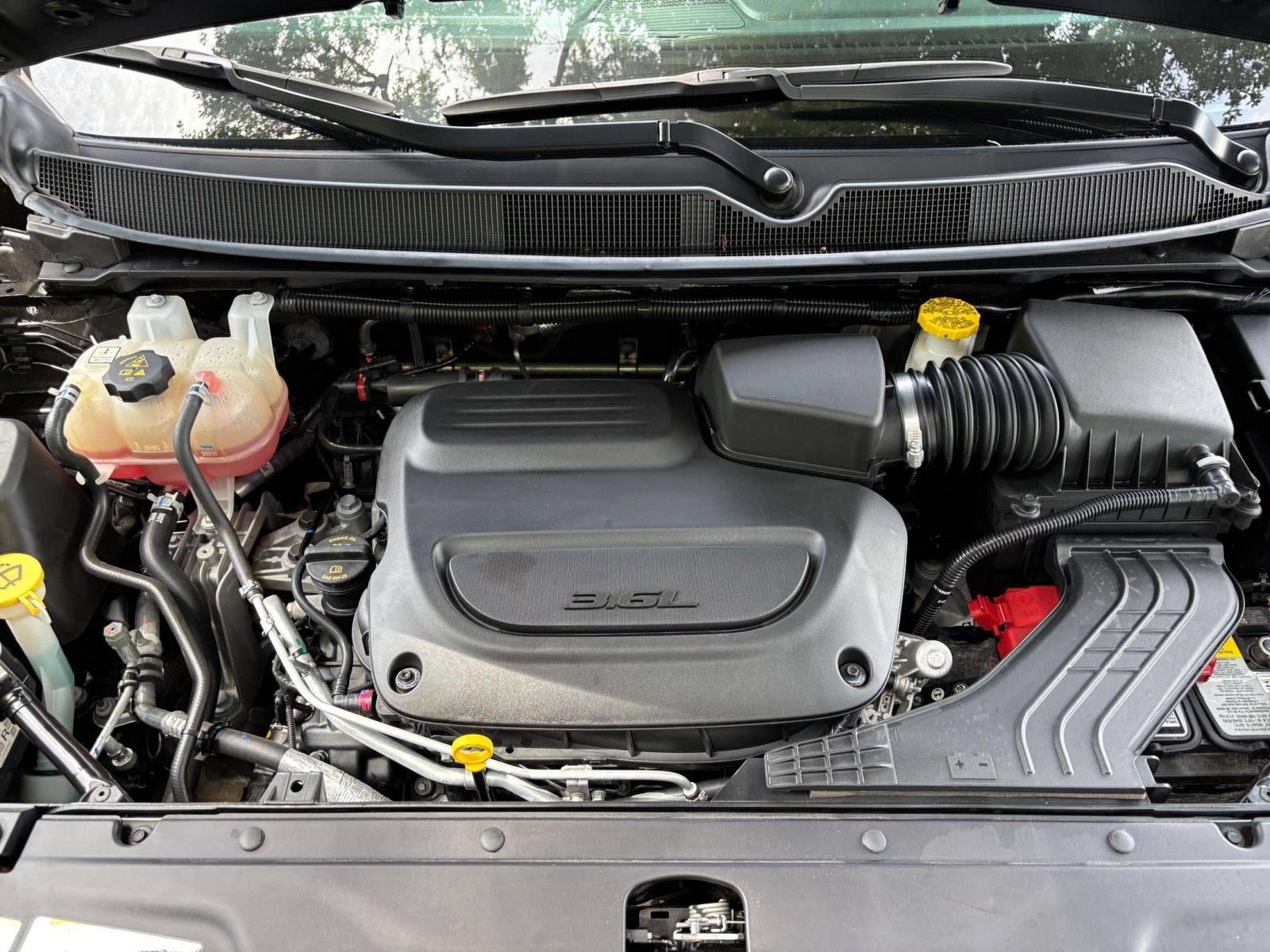 Used 2025 Chrysler Pacifica Limited FWD image 35