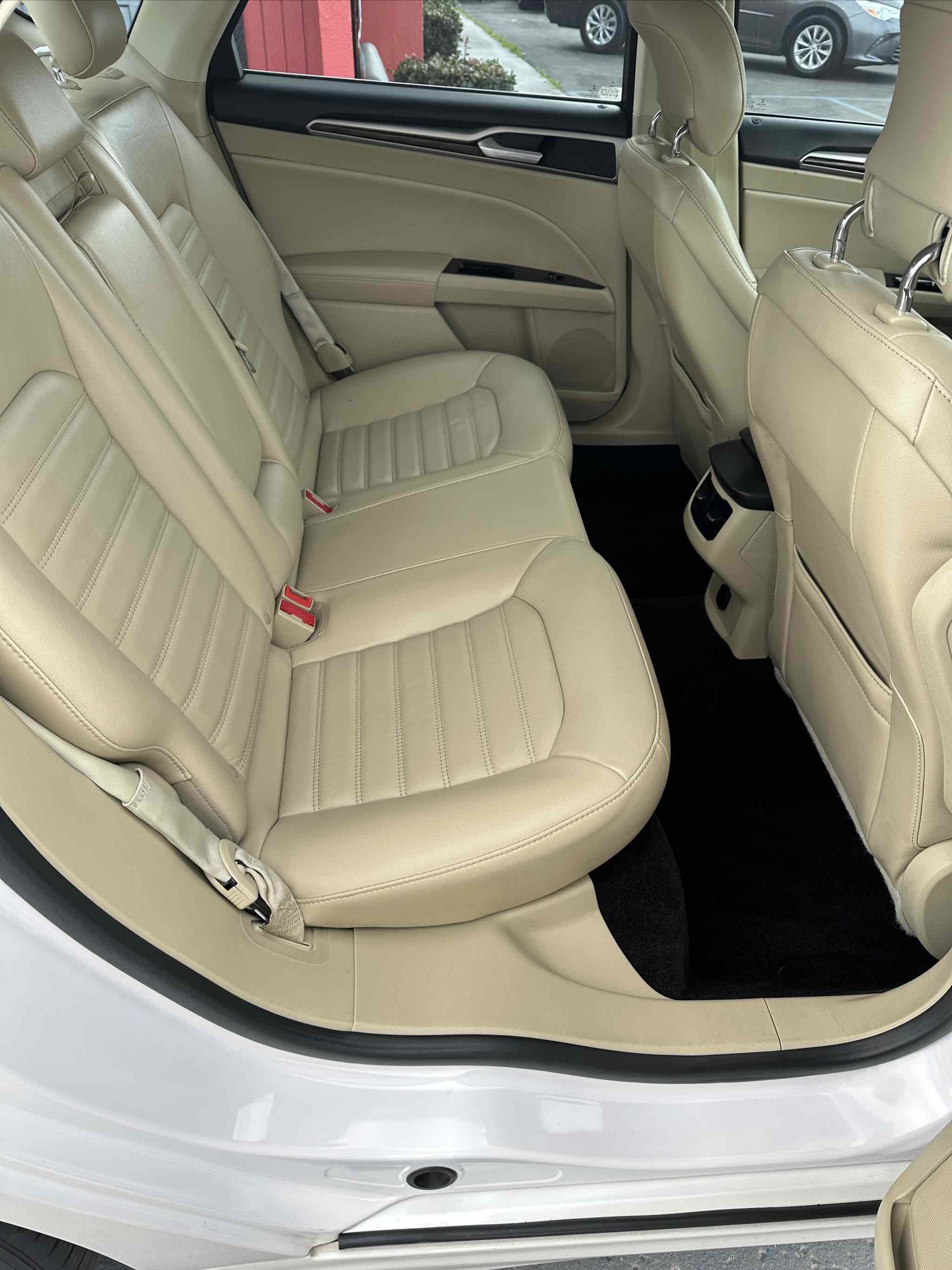 Used 2014 Ford Fusion SE w/ Equipment Group 202A image 22