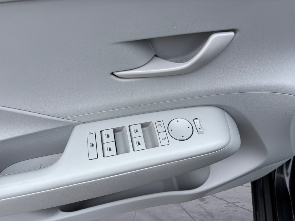 Used 2024 Hyundai Kona SEL FWD image 23