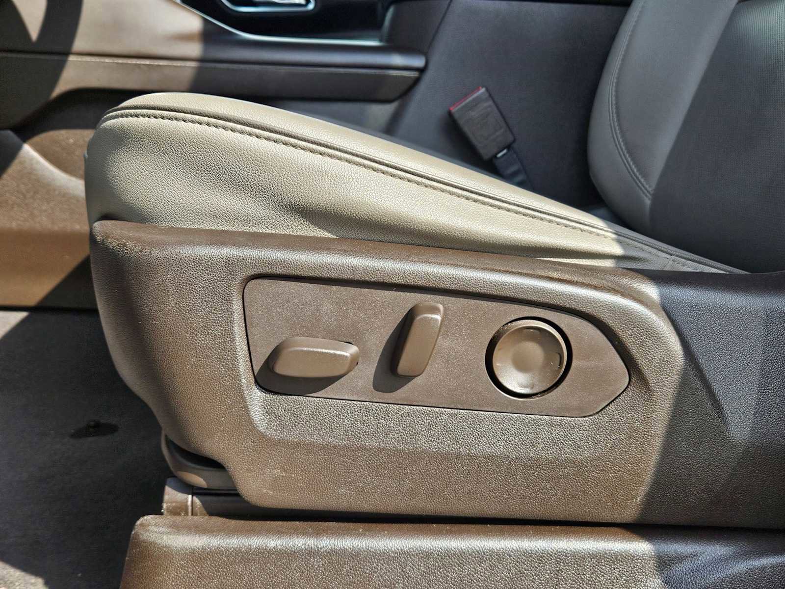 Used 2021 GMC Yukon SLT image 18