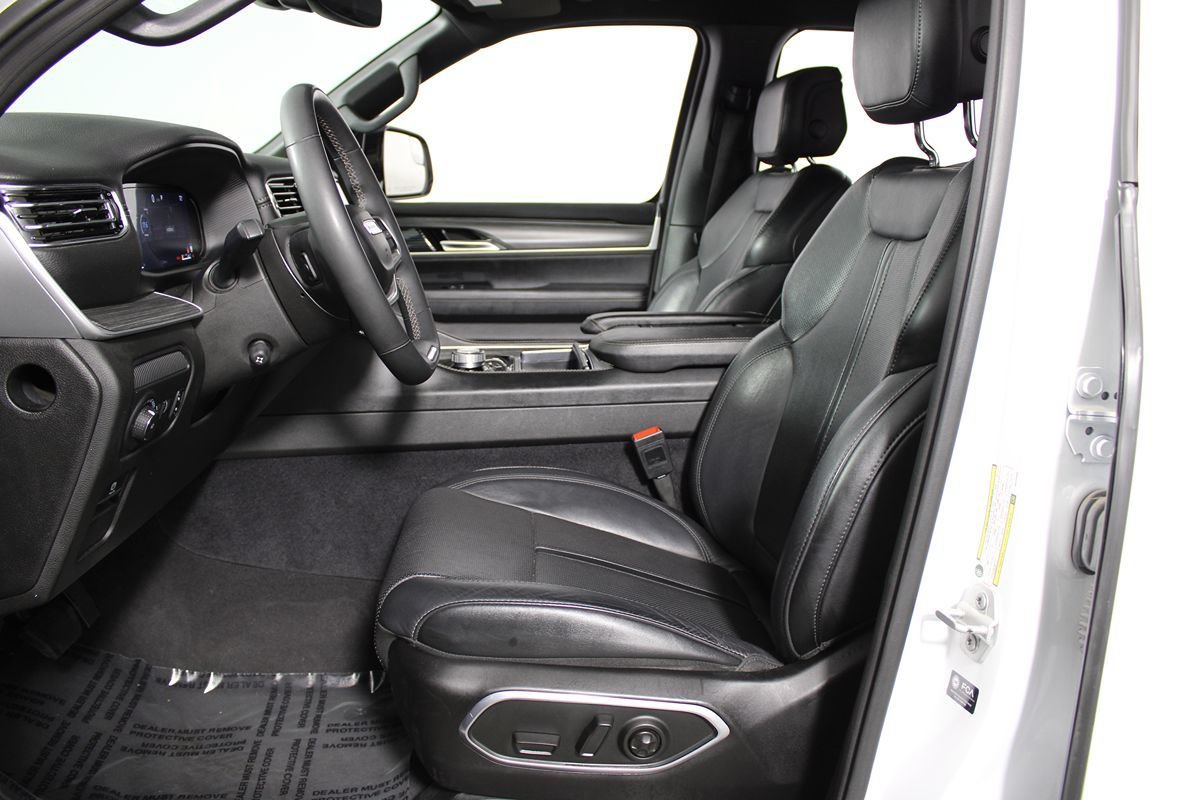 Used 2024 Jeep Wagoneer L Series II RWD image 7