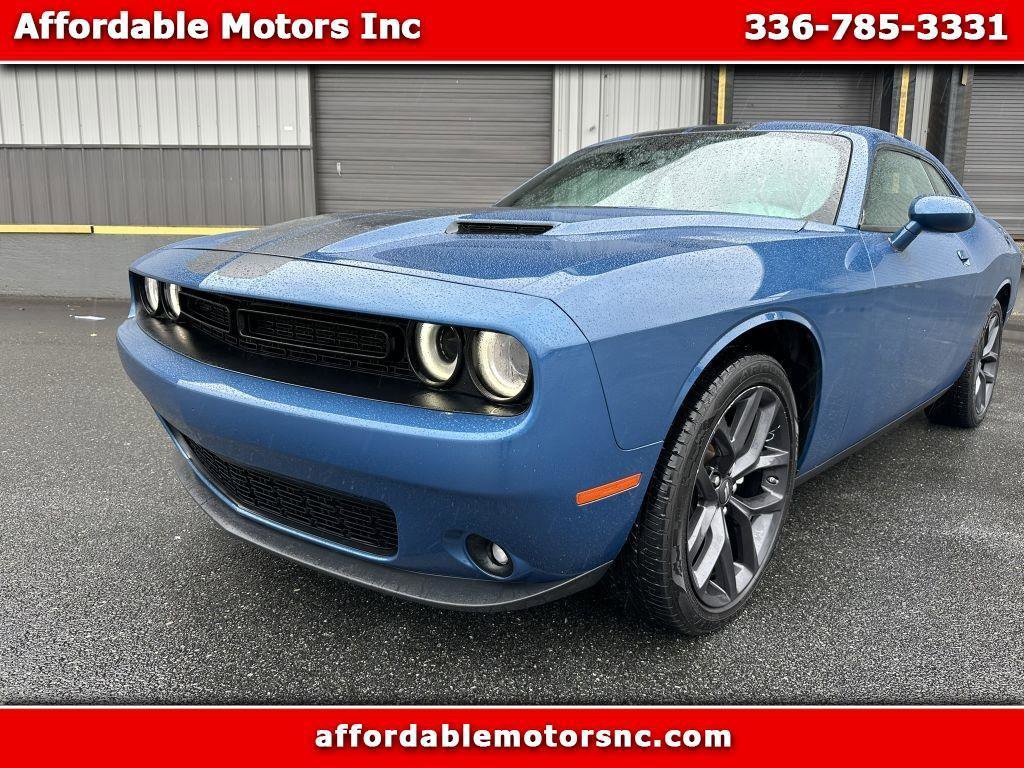 Used 2022 Dodge Challenger SXT w/ Blacktop Package image 1