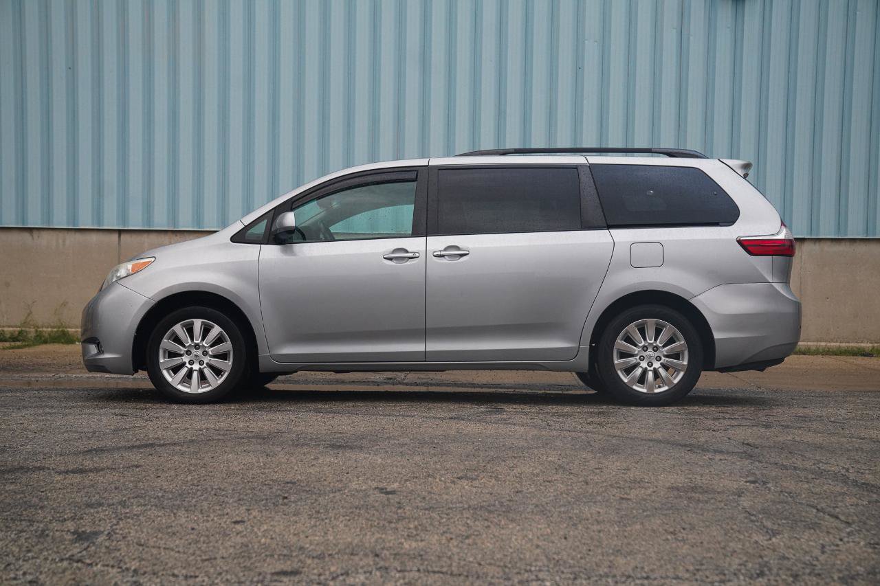 Used 2015 Toyota Sienna XLE w/ XLE Navigation Package AWD/4WD image 6