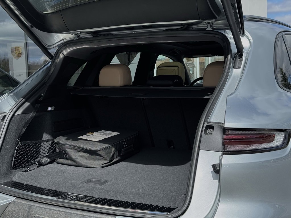 New 2025 Porsche Cayenne E-Hybrid image 16