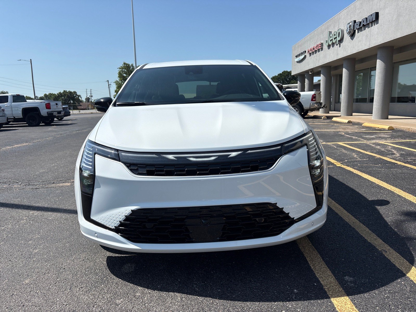 New 2027 Chrysler Pacifica Select FWD image 2