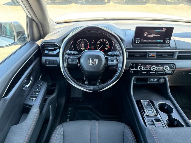 Used 2025 Honda Pilot Sport image 30