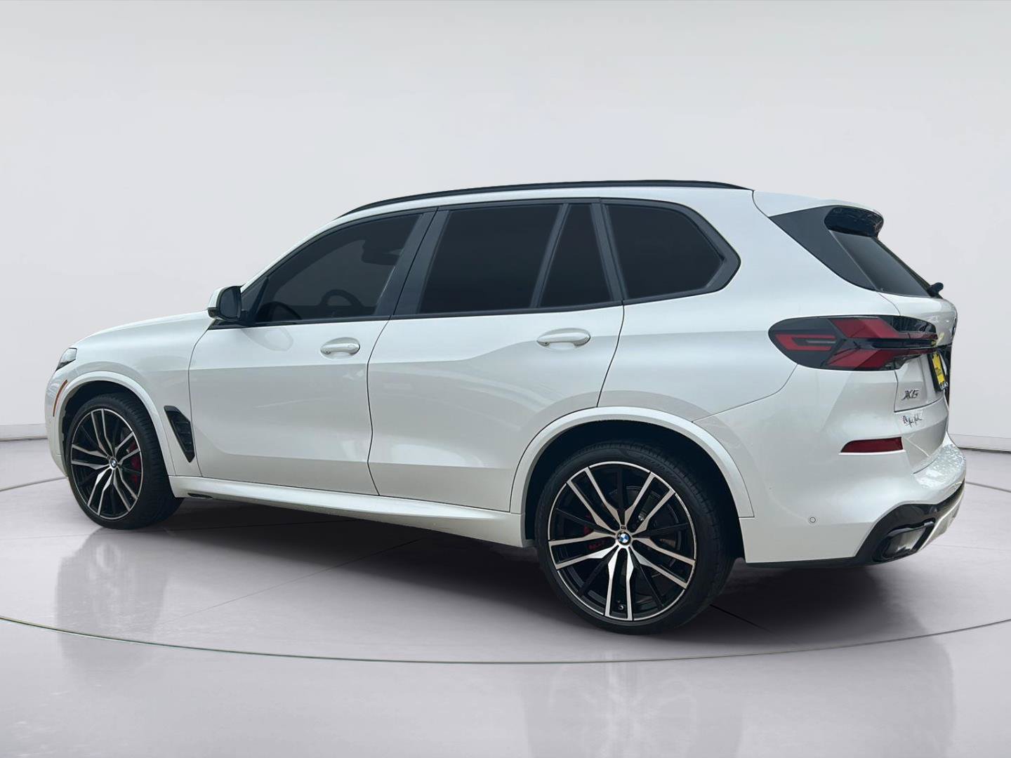 Used 2024 BMW X5 sDrive40i w/ Executive Package RWD image 4