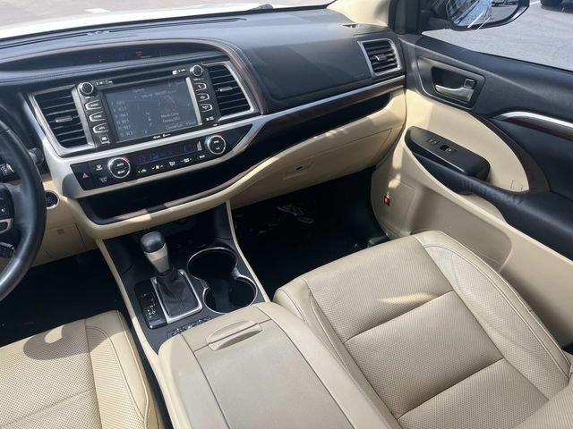 Used 2015 Toyota Highlander Limited Platinum AWD/4WD image 15