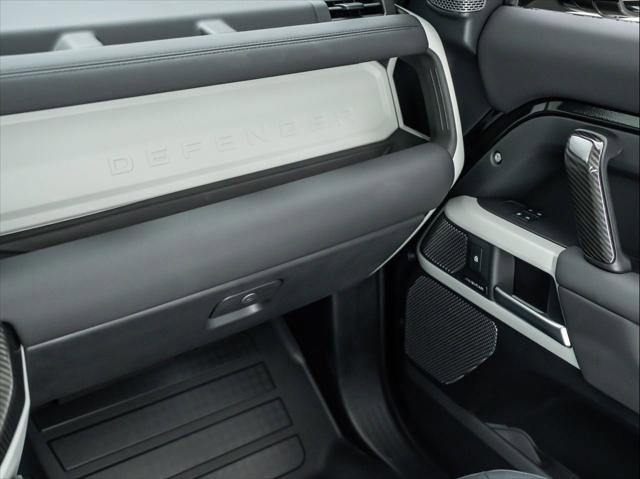 New 2024 Land Rover Defender 110 S image 29