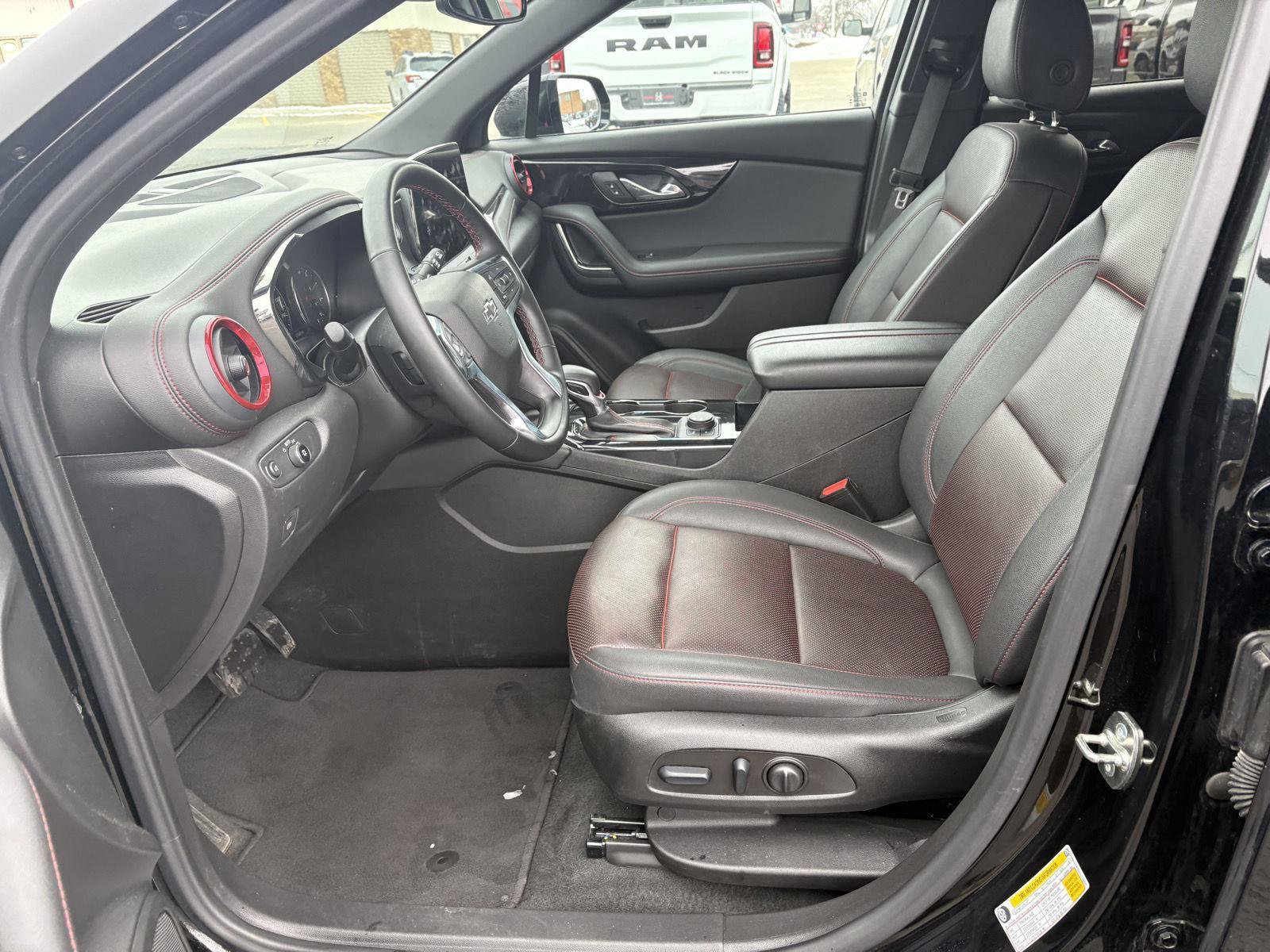 Used 2025 Chevrolet Blazer RS image 4
