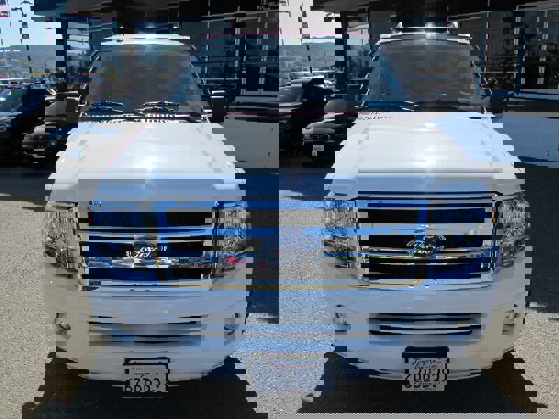 Used 2013 Ford Expedition EL XLT RWD image 2