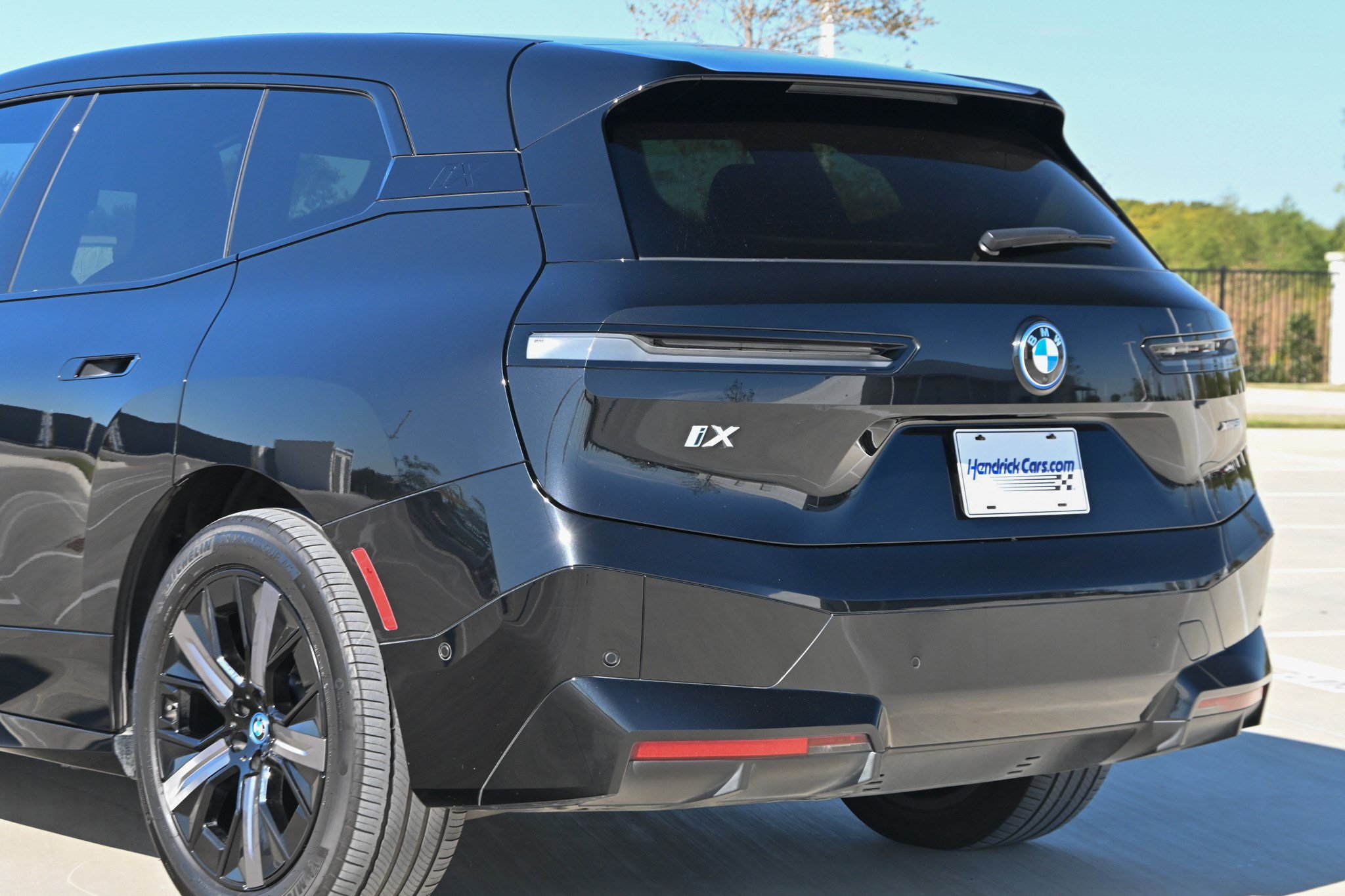 Used 2024 BMW iX xDrive50 w/ Premium Package AWD/4WD image 10