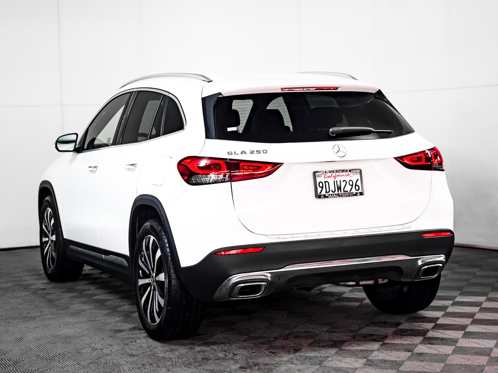 Certified 2023 Mercedes-Benz GLA 250 w/ Premium Package image 2