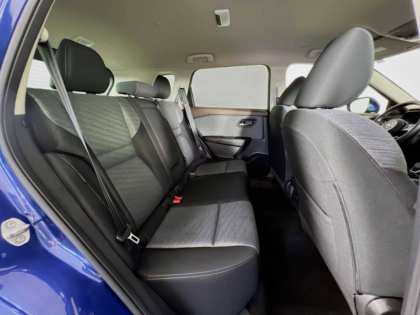 Used 2023 Nissan Rogue SV image 26