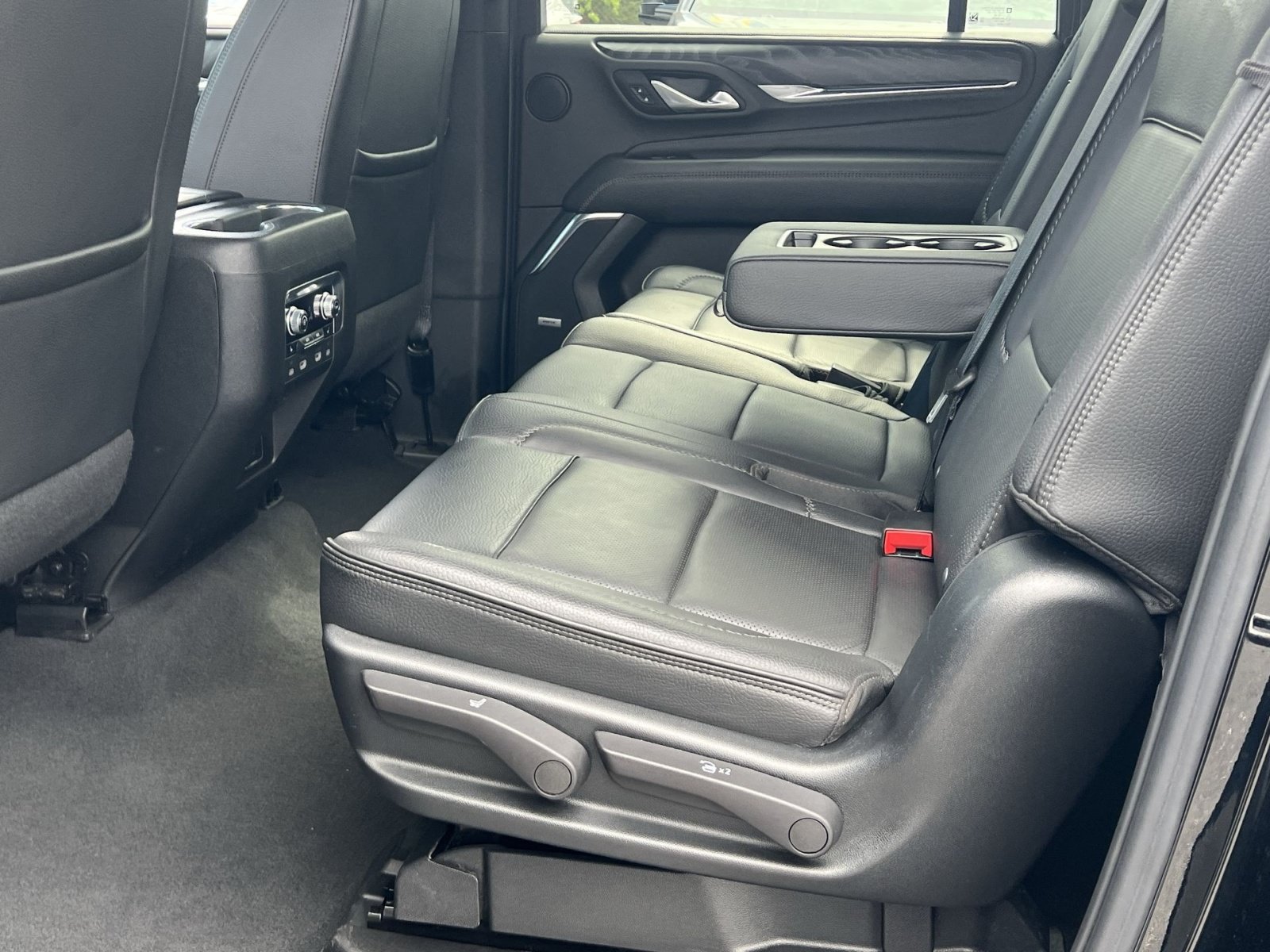 Used 2023 GMC Yukon XL Denali w/ Advanced Technology Package AWD/4WD image 24