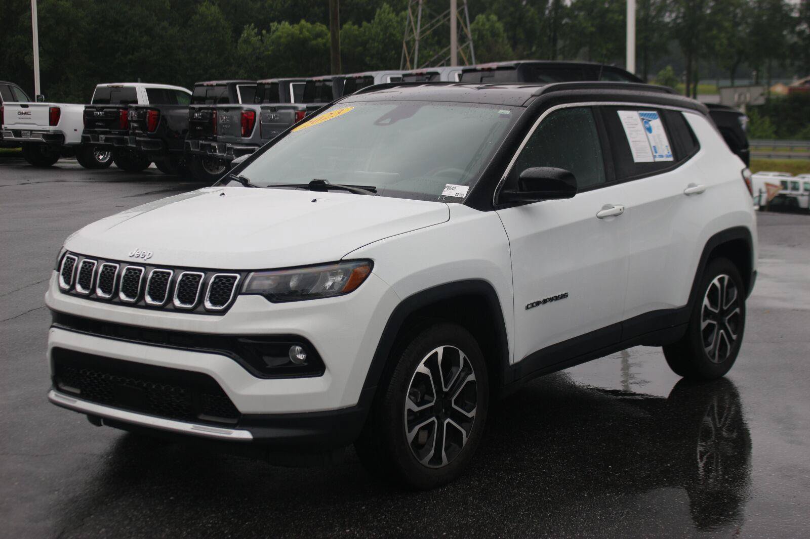 Used 2023 Jeep Compass Limited AWD/4WD image 3