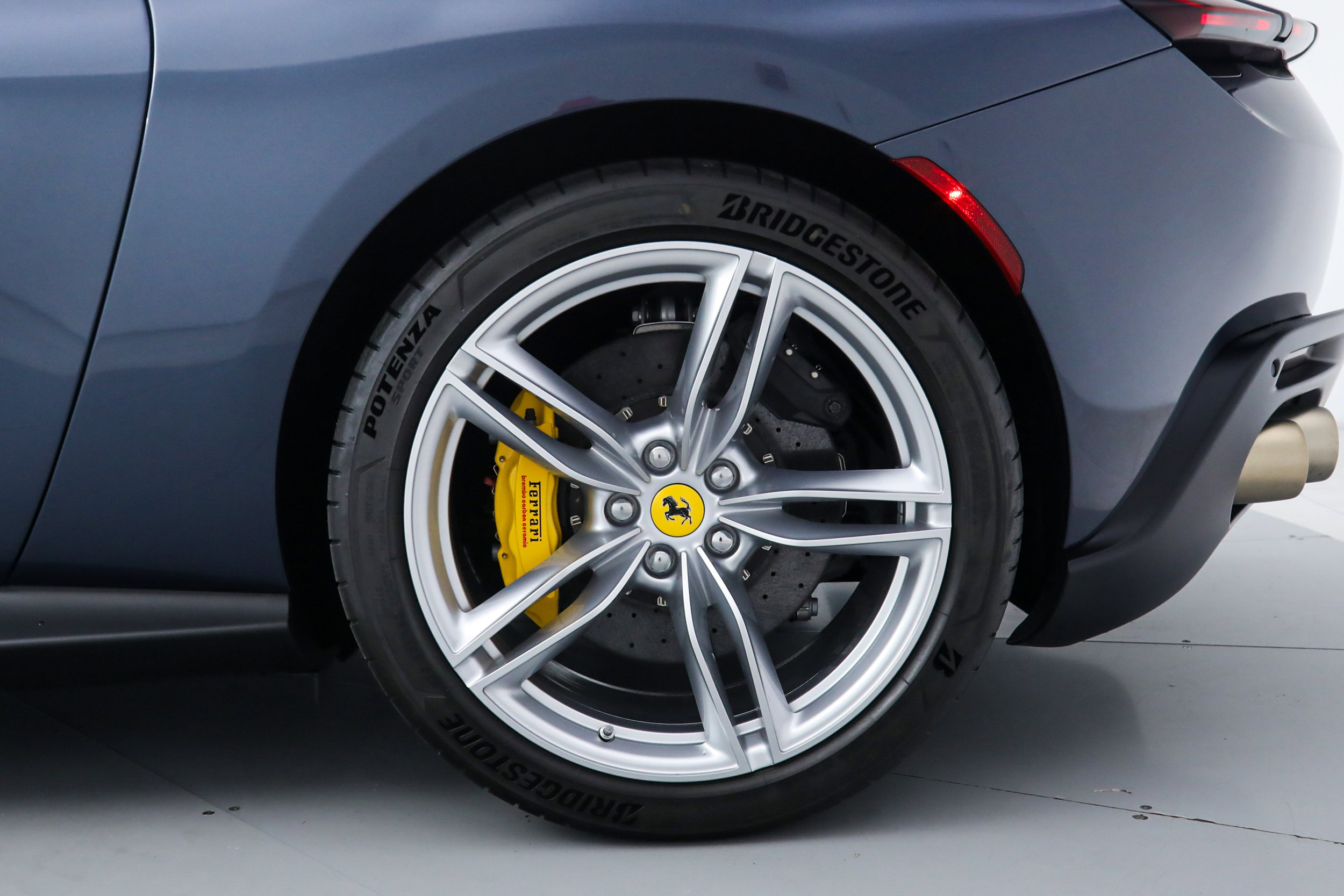 Certified 2025 Ferrari Roma Spider RWD image 43