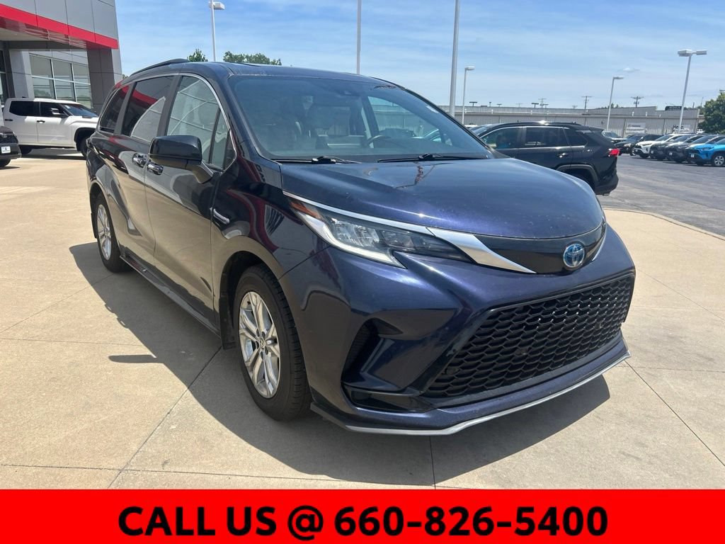 Used 2023 Toyota Sienna LE AWD/4WD image 4