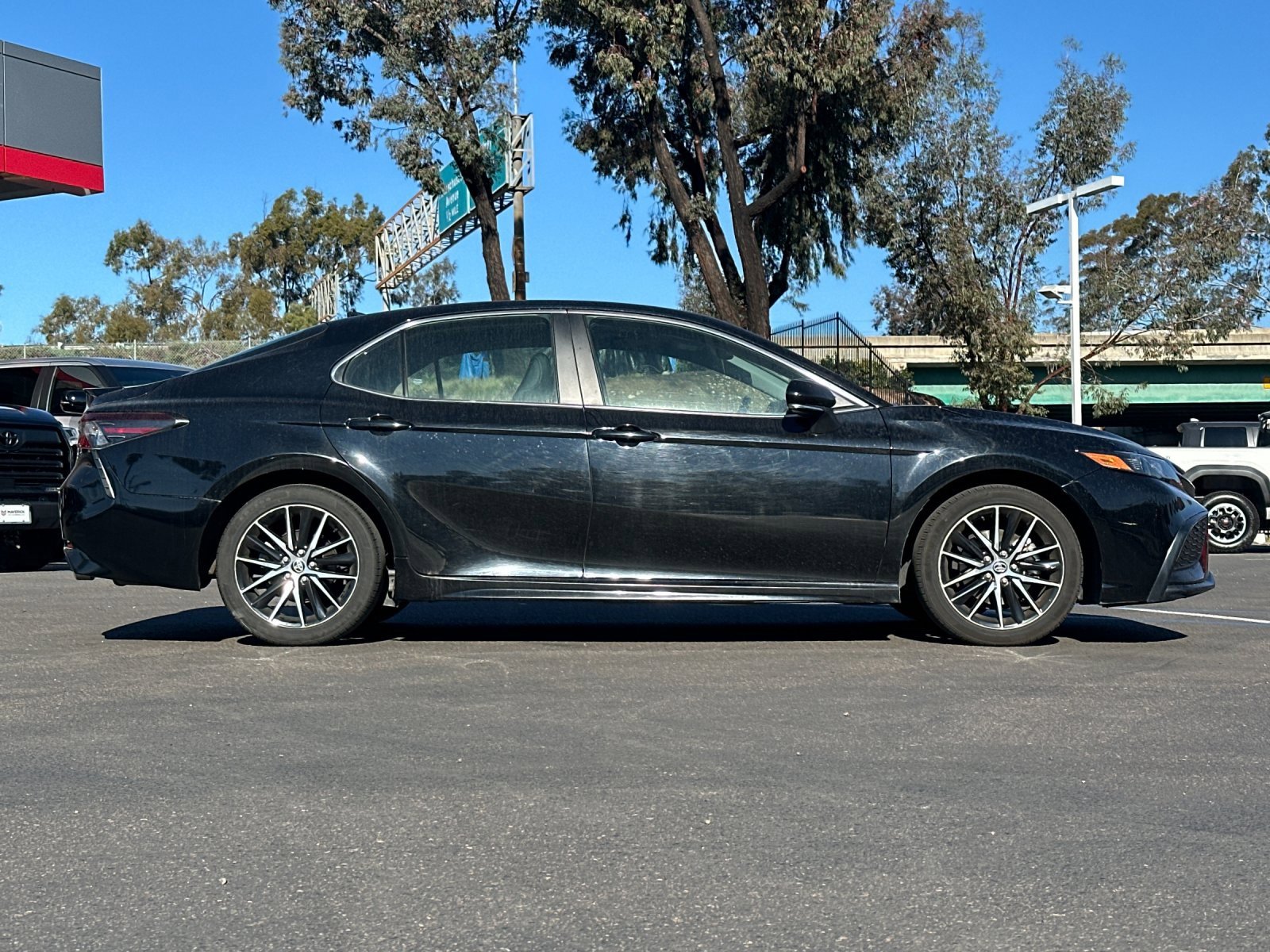 Used 2024 Toyota Camry SE image 6
