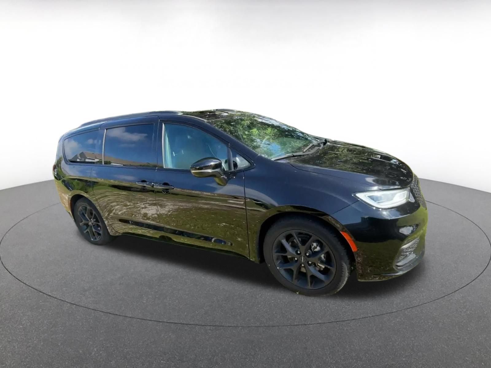 Used 2025 Chrysler Pacifica Limited FWD video 2