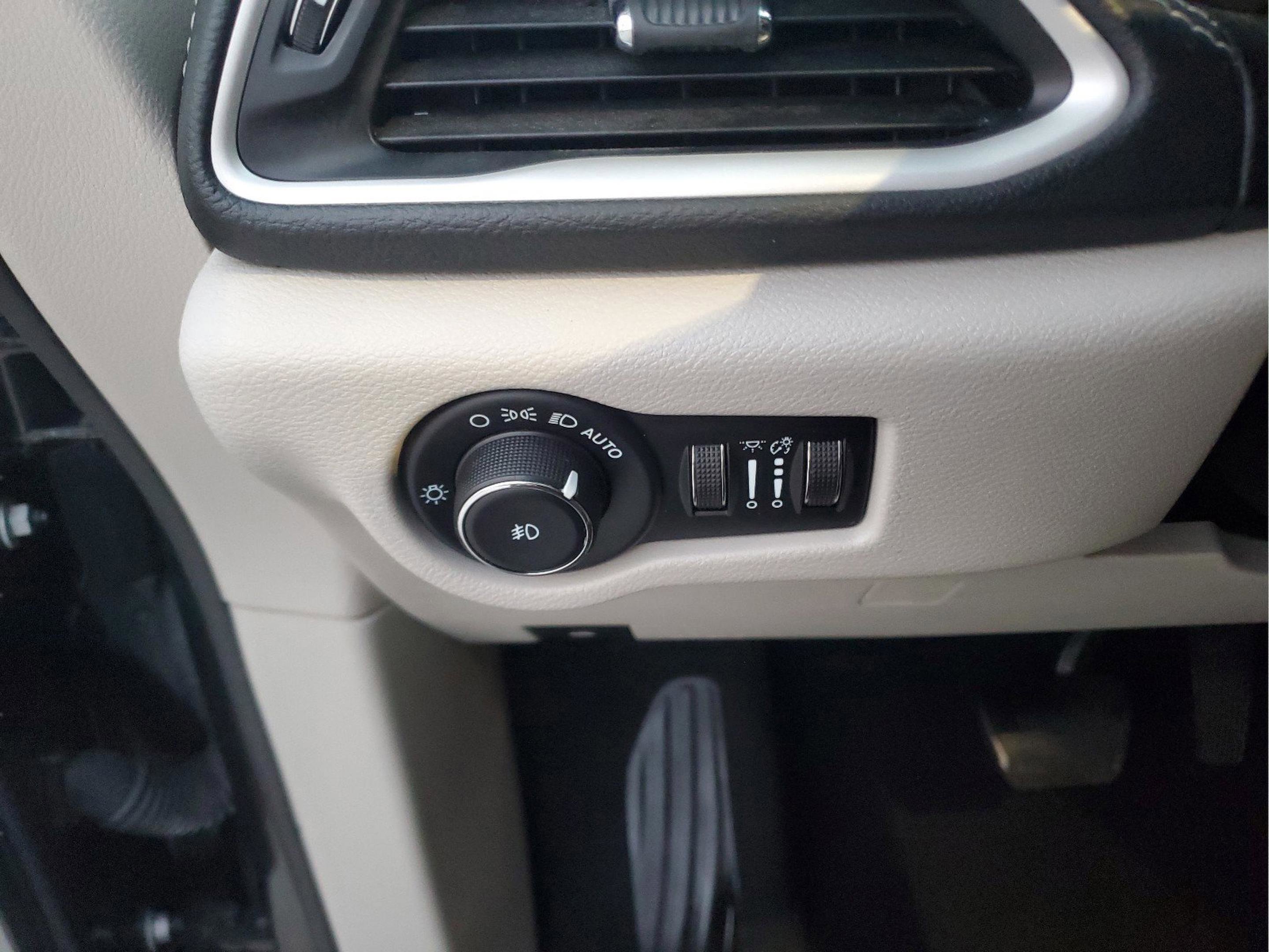 Used 2022 Chrysler Pacifica Touring-L FWD image 29