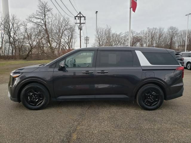 Used 2025 Kia Carnival image 7