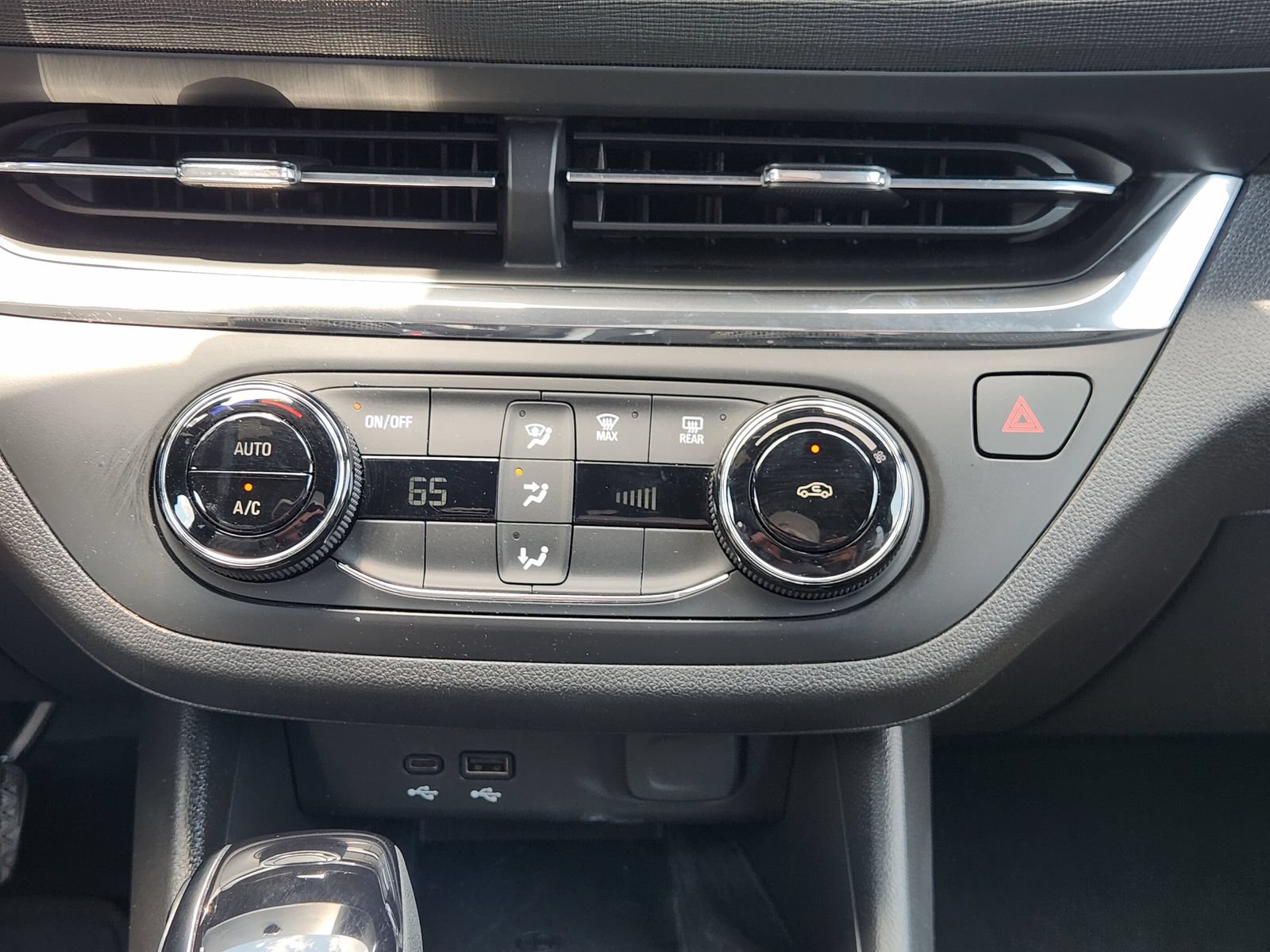 Used 2025 Buick Envista Preferred w/ Convenience II Package FWD image 22