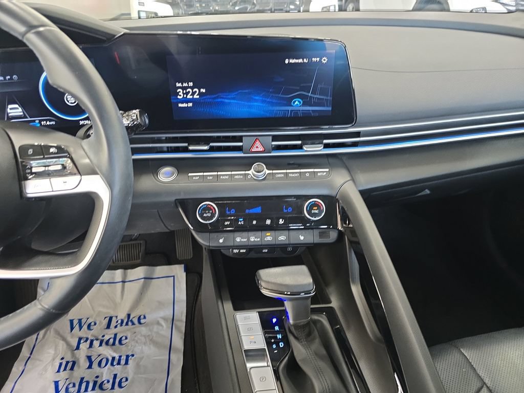 Certified 2024 Hyundai Elantra Limited FWD image 18