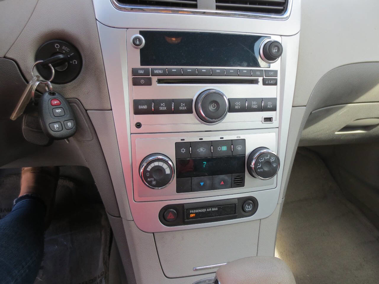 Used 2010 Chevrolet Malibu Hybrid image 12