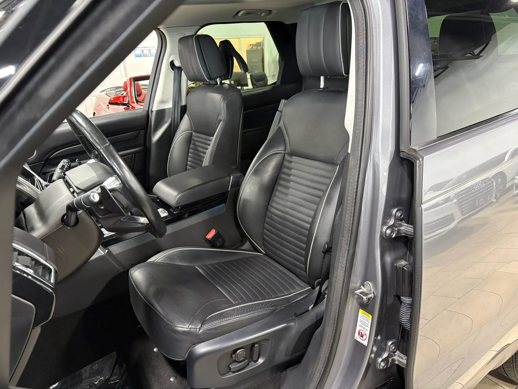 Used 2020 Land Rover Discovery HSE Luxury AWD/4WD image 9