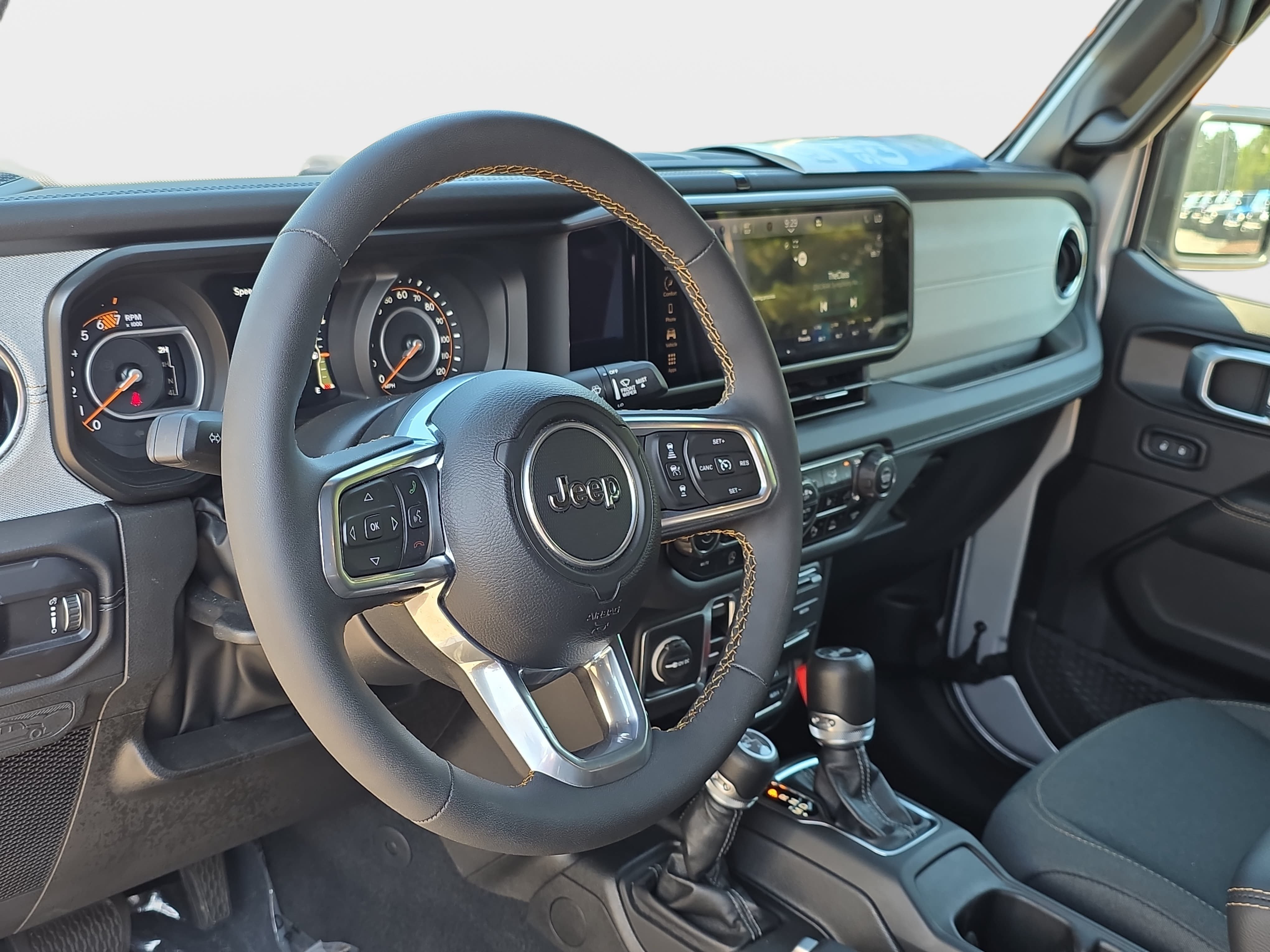 Used 2024 Jeep Wrangler Unlimited Sahara w/ Safety Group AWD/4WD image 13