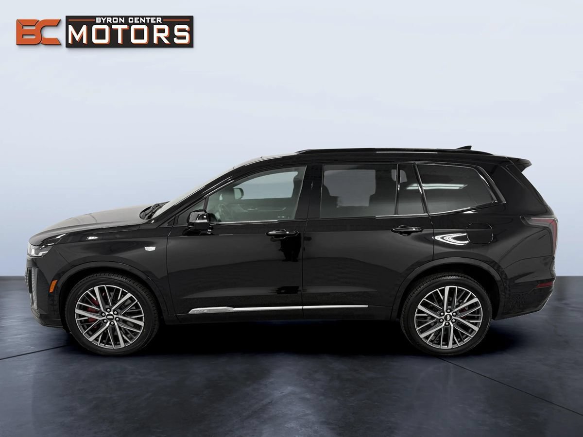 Used 2023 Cadillac XT6 Sport w/ Technology Package AWD/4WD image 3