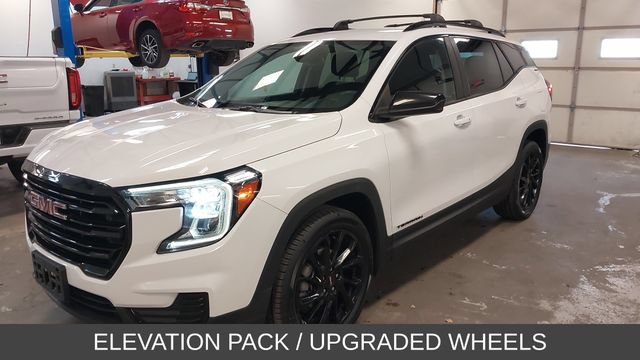 Used 2024 GMC Terrain SLE w/ Elevation Edition FWD image 44