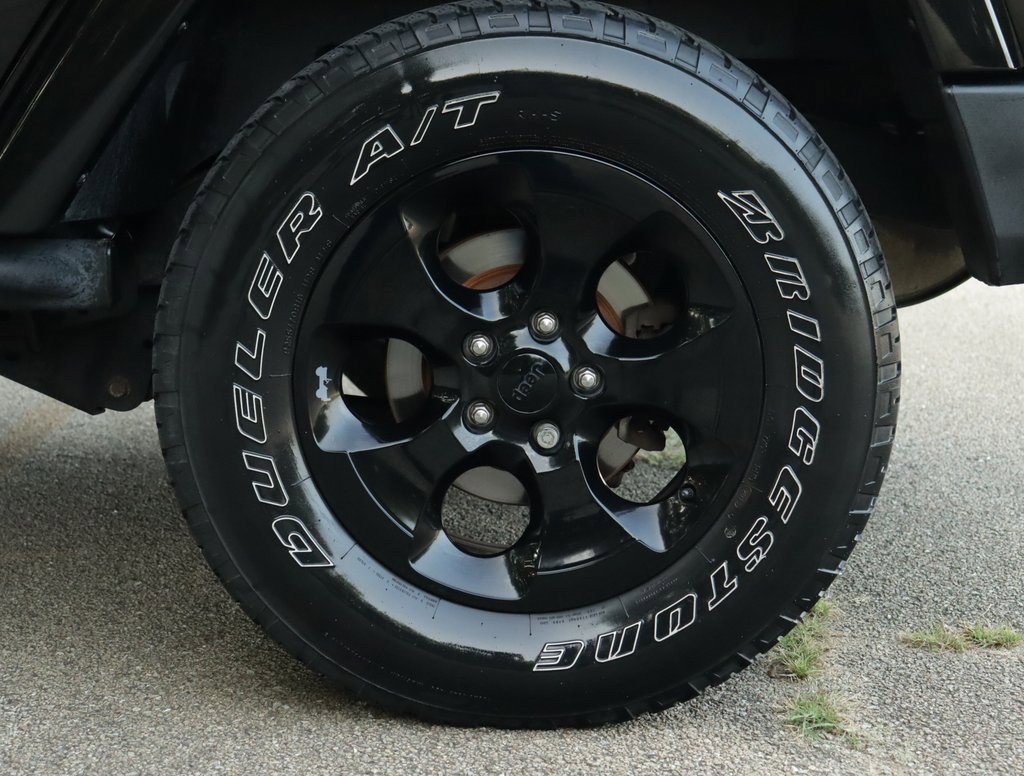 Used 2015 Jeep Wrangler Unlimited Sahara image 28