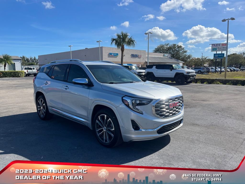 Used 2020 GMC Terrain Denali w/ Denali Premium Package image 2
