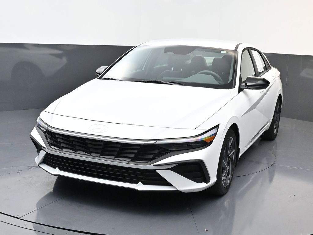 Used 2025 Hyundai Elantra Sport image 8