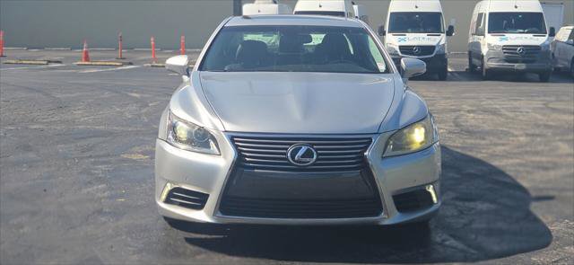 Used 2014 Lexus LS 460 w/ Comfort Package RWD image 9