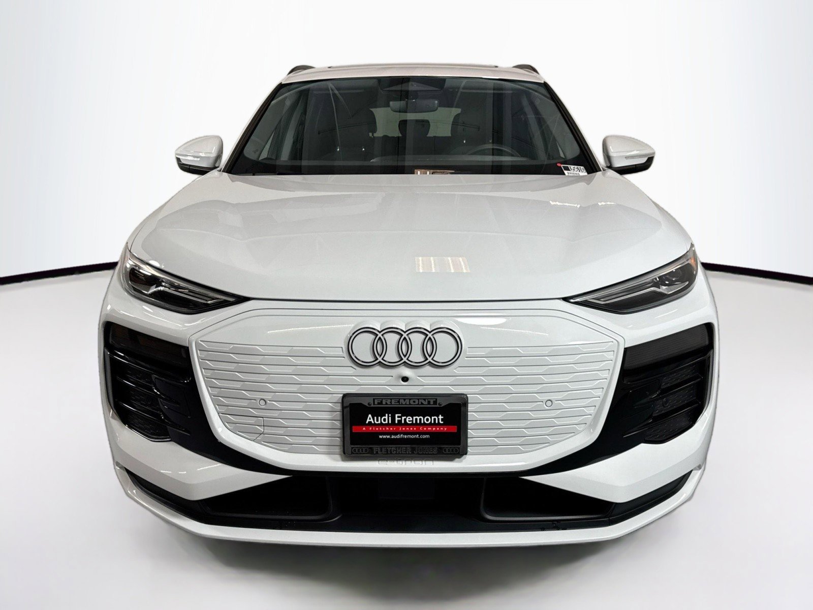 Used 2025 Audi Q6 e-tron Premium w/ Convenience Package image 2