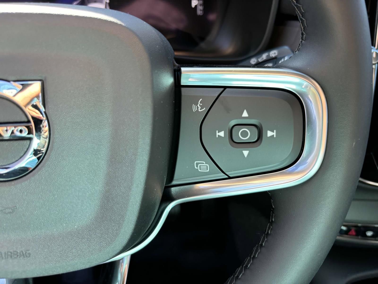 New 2024 Volvo XC40 Recharge Core w/ Protection Package Premier image 18