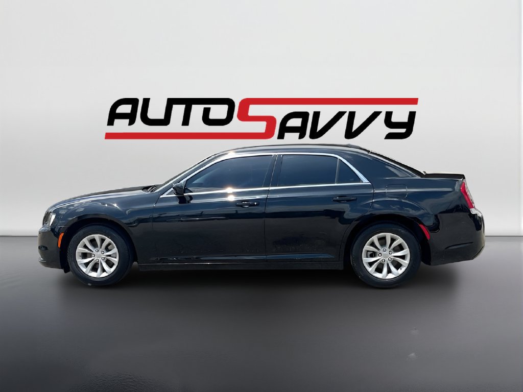 Used 2023 Chrysler 300 Touring RWD image 4