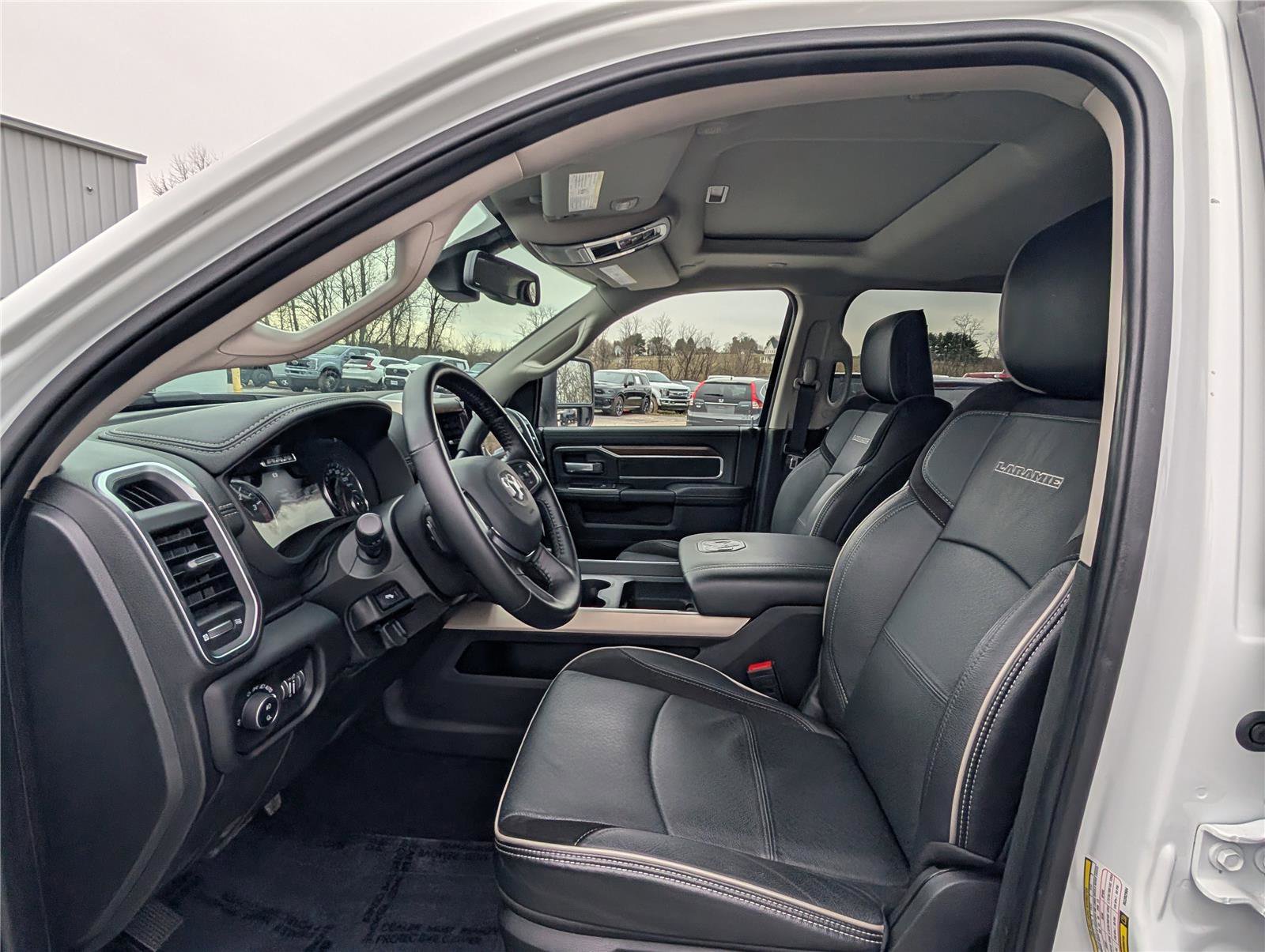 Used 2024 RAM 2500 Laramie w/ Chrome Bumper Package image 15