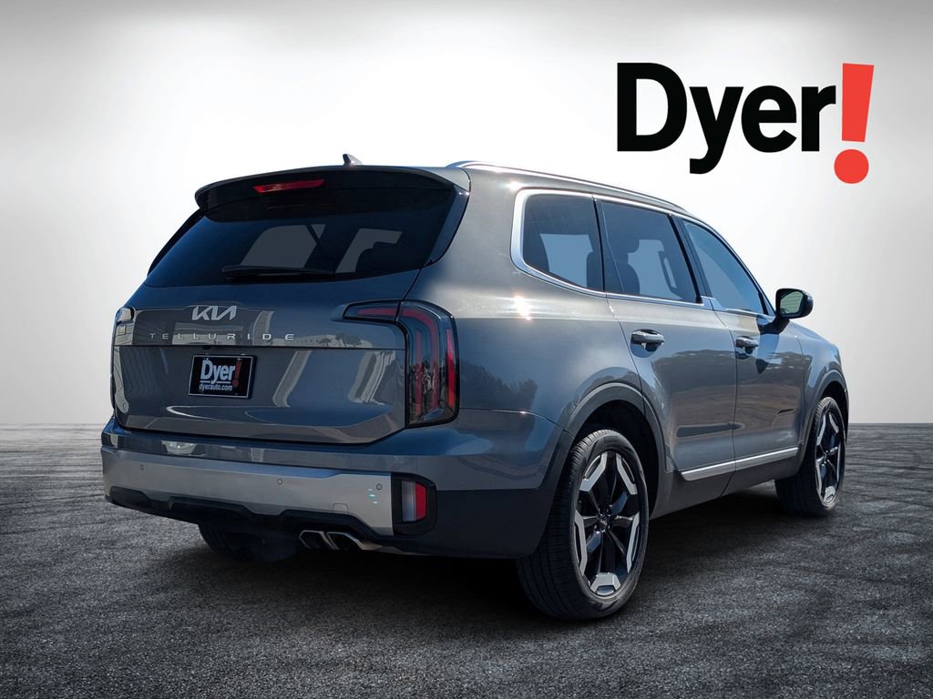 Used 2024 Kia Telluride EX w/ EX Captain's Chair Package image 3