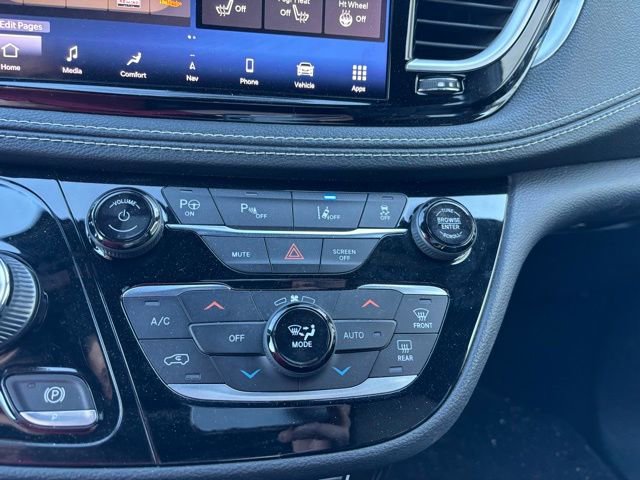 Used 2021 Chrysler Pacifica Touring-L w/ S Appearance Package image 19