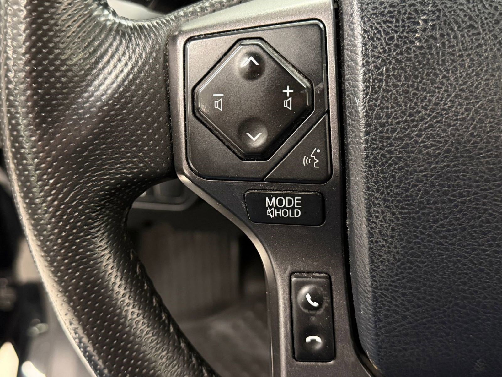 Used 2020 Toyota Tacoma TRD Sport w/ TRD Premium Sport Package AWD/4WD image 15